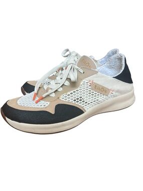 Taos Directions Sneakers Neutral mesh fabric (Beige/Tan) size 8 newer worn once
